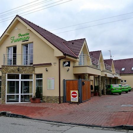 Penzión Furman u Hoffera Vráble Exterior foto